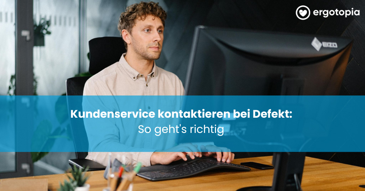 Mann tippt konzentriert an ergonomischer Tastatur, im Hintergrund zwei EIZO-Monitore