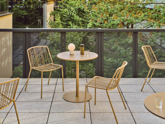 Café-Tische: Wetterbeständig & UV-resistent